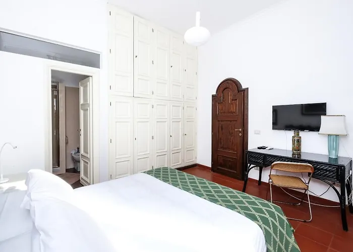 Appartement Trastevere Charming Retreat On Cobblestone Street *